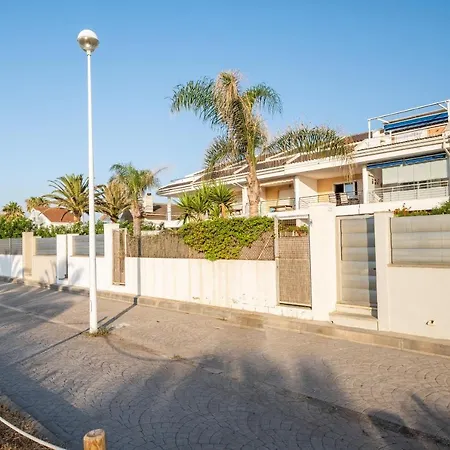 Global Properties, Adosado En Primera Linea De Playa Con Vistas Al Mar Holiday home *