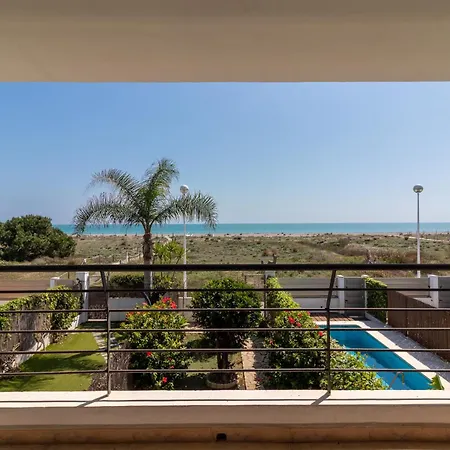 Global Properties, Adosado En Primera Linea De Playa Con Vistas Al Mar Holiday home *