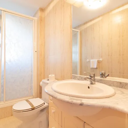 Holiday home Global Properties, Adosado En Primera Linea De Playa Con Vistas Al Mar *
