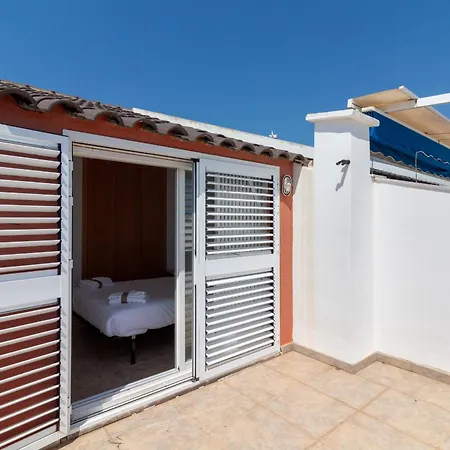 Global Properties, Adosado En Primera Linea De Playa Con Vistas Al Mar